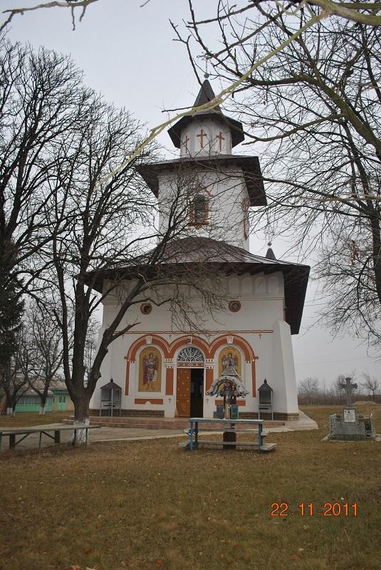 Biserica - vedere exterioară